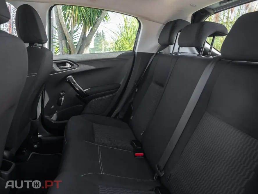 Peugeot 208 1.2 PureTech Signature