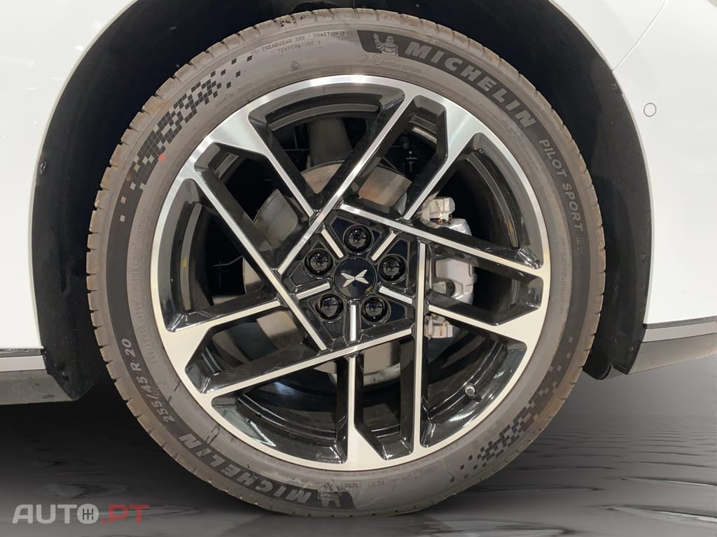 XPeng P7 74.9 kWh Long Range