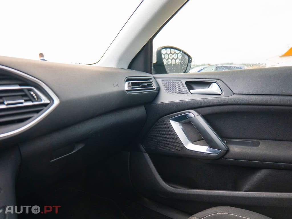 Peugeot 308 1.5 BlueHDi Business Line