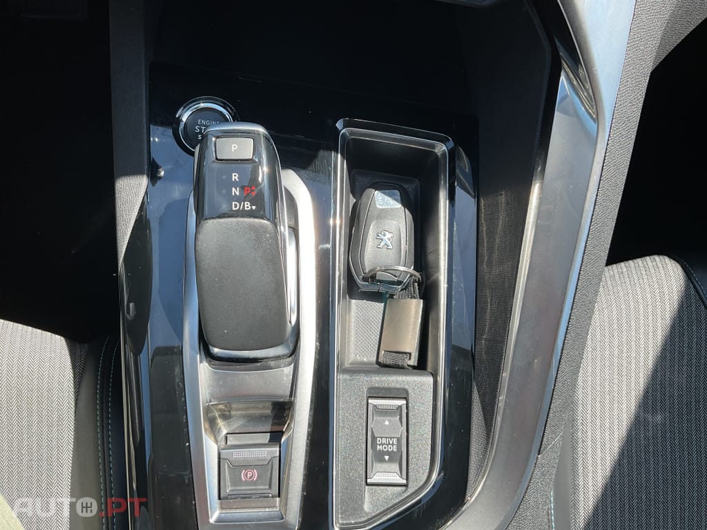 Peugeot 3008 1.6 Hybrid Allure e-EAT8