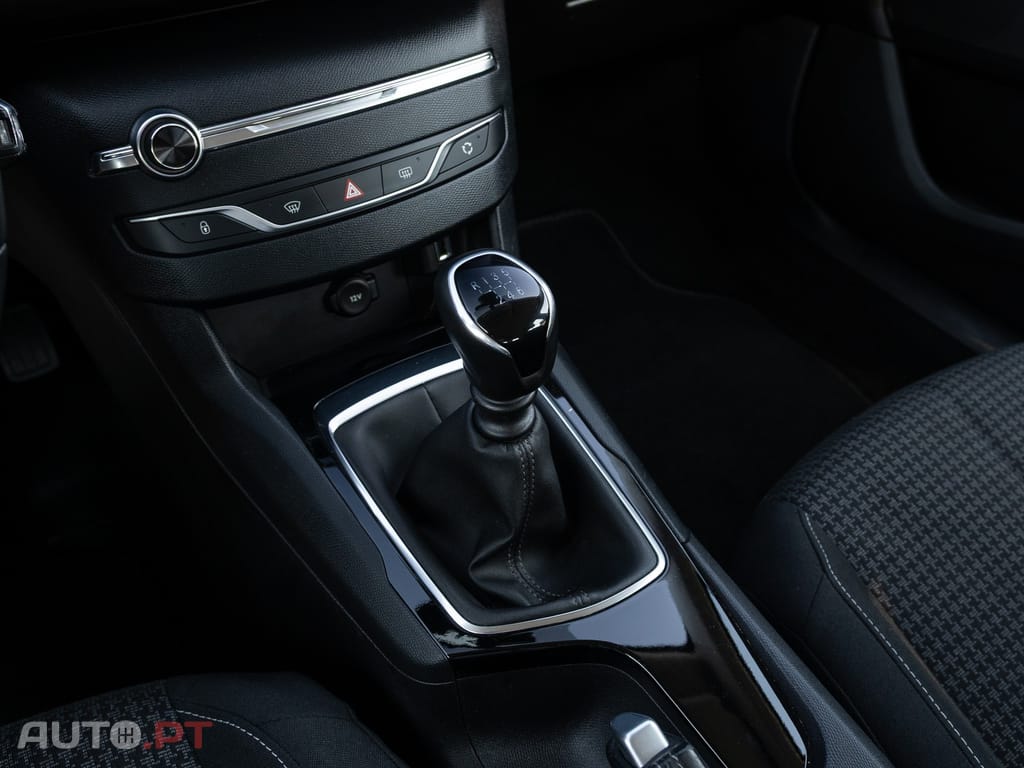 Peugeot 308 1.5 BlueHDi Business Line