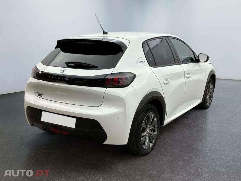 Peugeot E-208 50 kWh Style