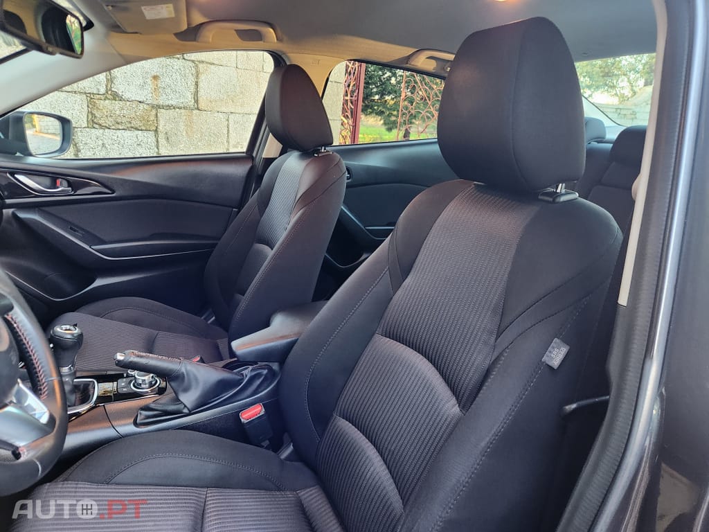 Mazda 3 1.5 Sky-D Excellence Navi