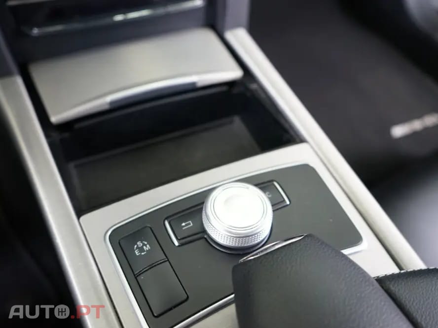 Mercedes-Benz E 220 CDi Avantgarde BlueEfficiency Auto