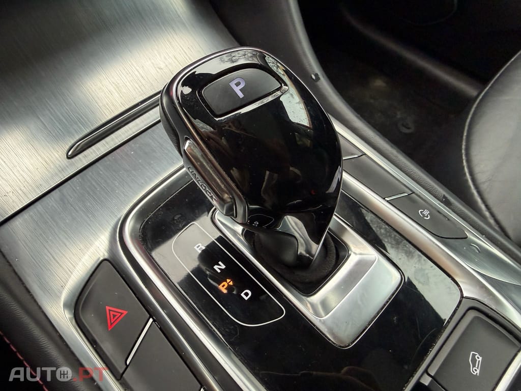 MG EHS PHEV Hybrid Luxury