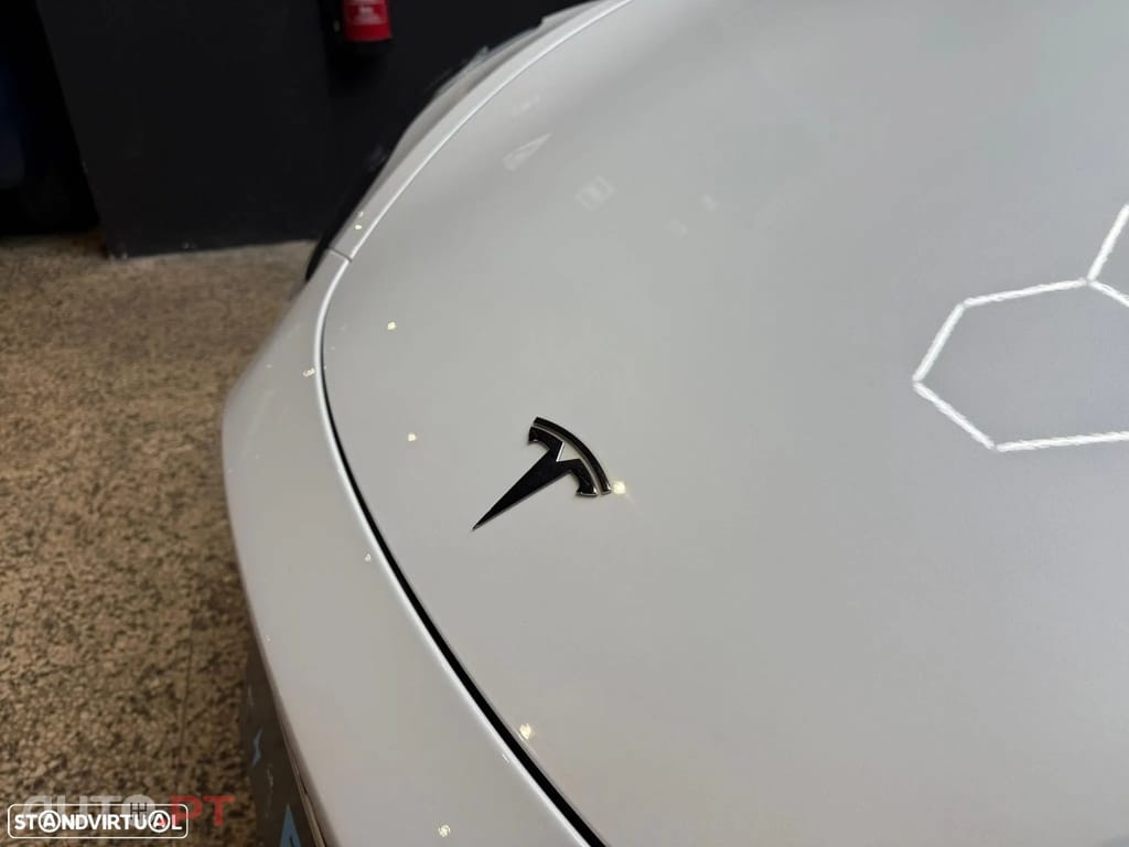 Tesla Model Y Long-Range RWD