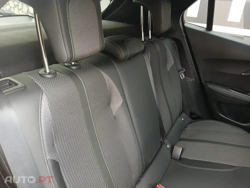 Peugeot E-2008 GT