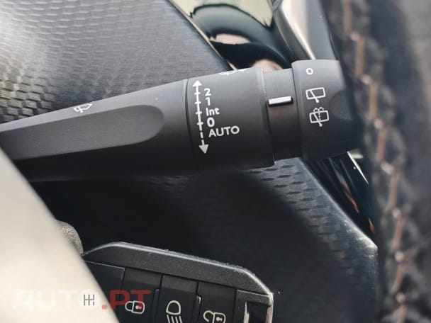 Peugeot 2008 1.2 e-THP Allure