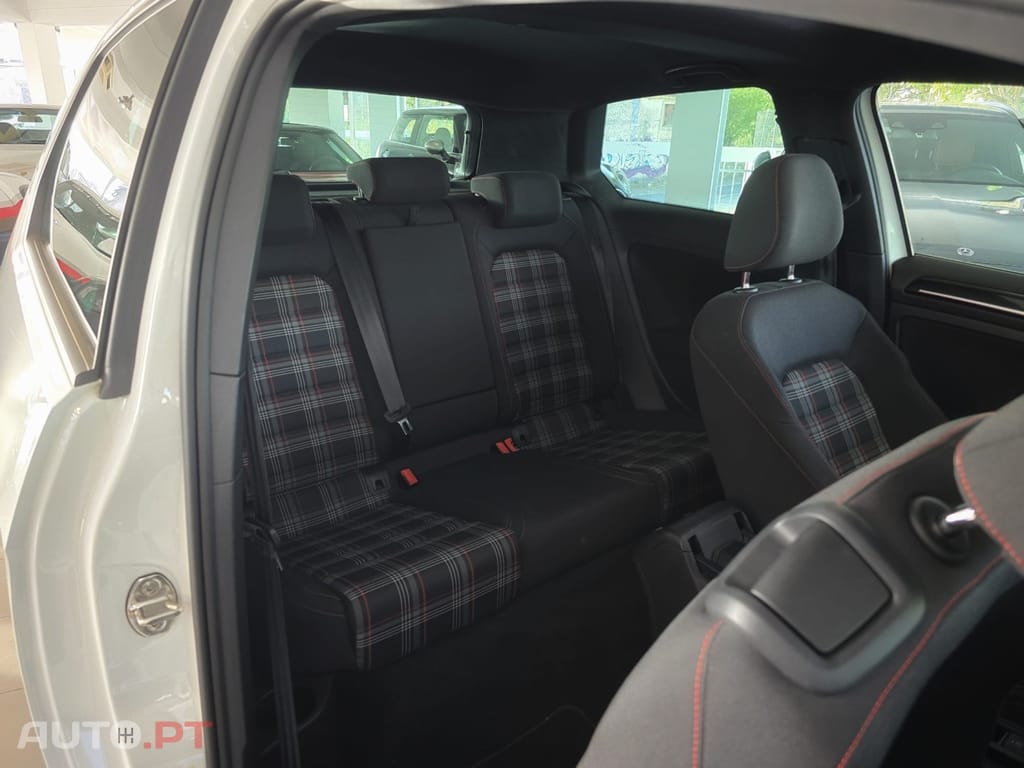 Volkswagen Golf 2.0 TSI GTI DSG