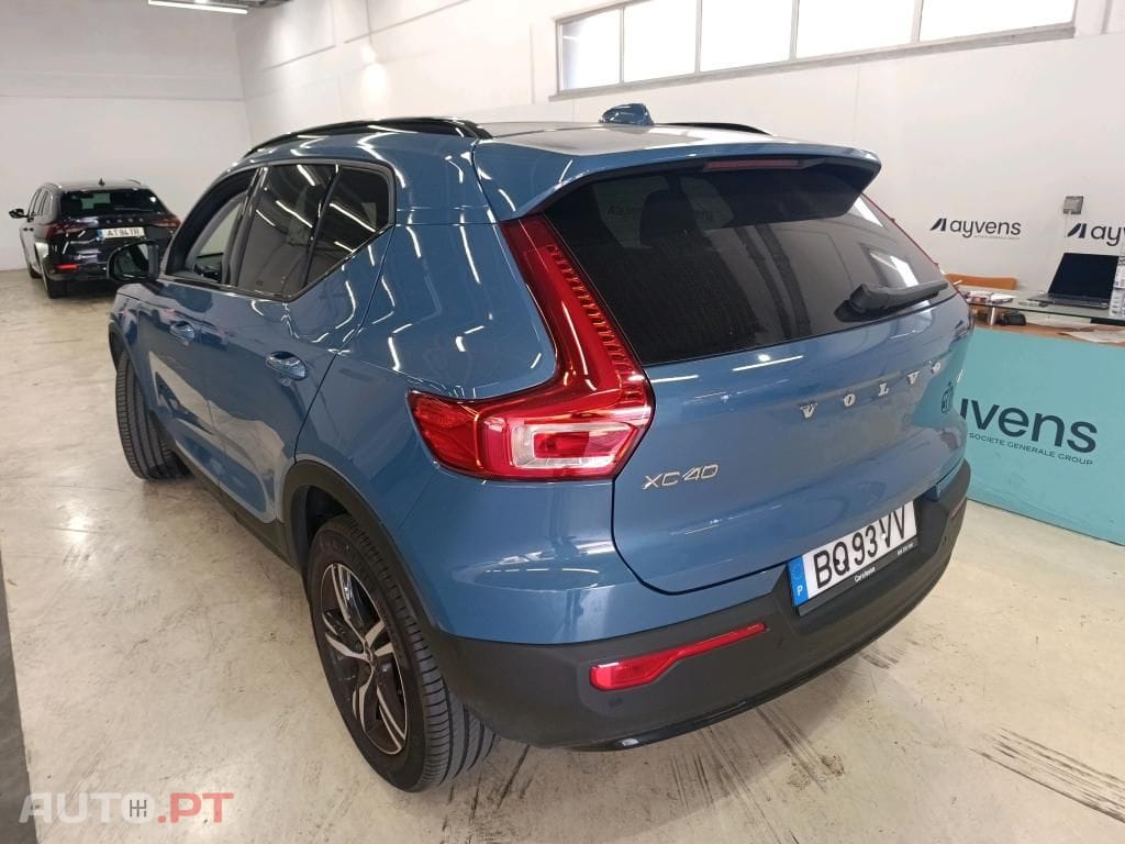 Volvo XC40 2.0 B3 Plus Dark