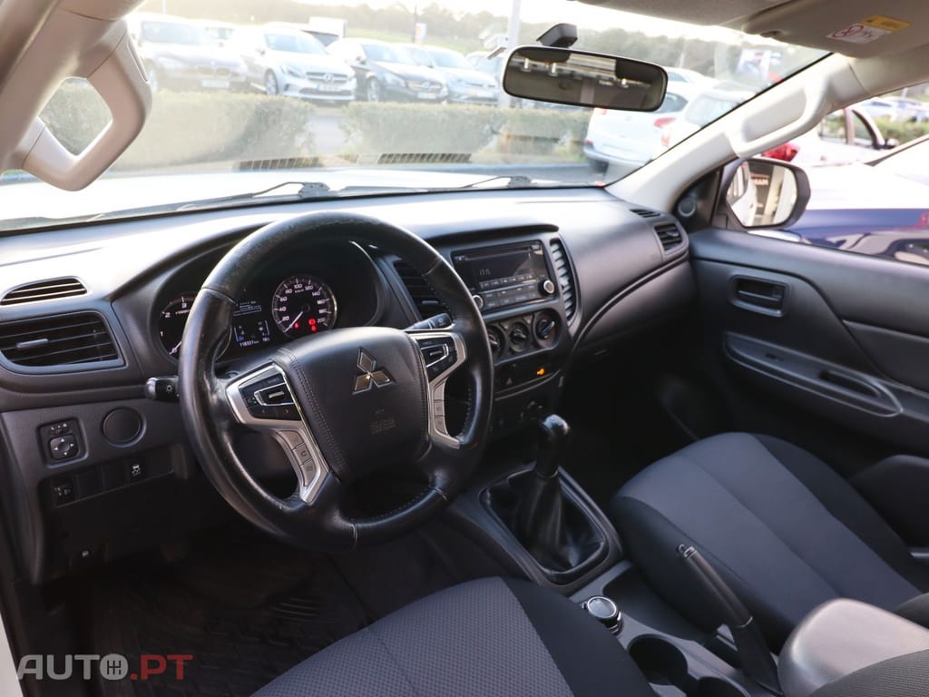 Mitsubishi L200 2.3 DI-D CD Invite Strakar Look 4WD
