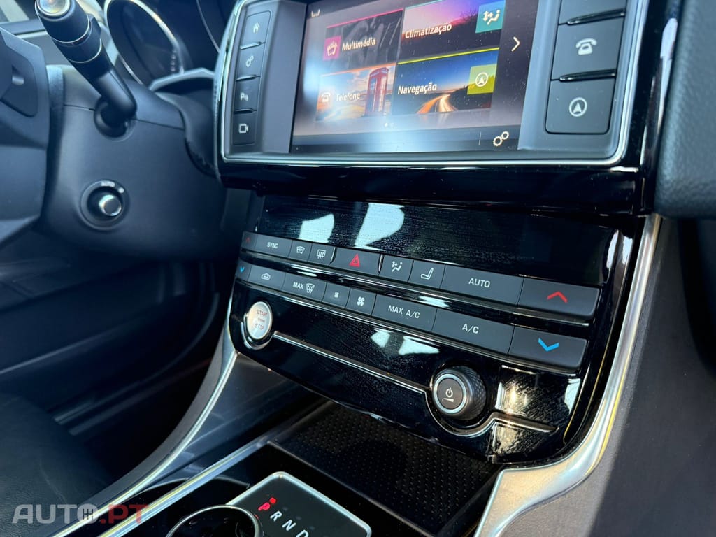 Jaguar XE 2.0 D Prestige Aut.