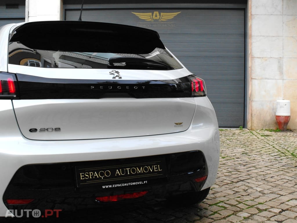 Peugeot E-208 50 kWh Active