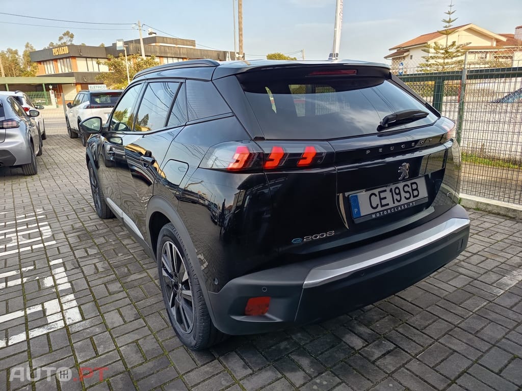 Peugeot E-2008 50 kWh GT