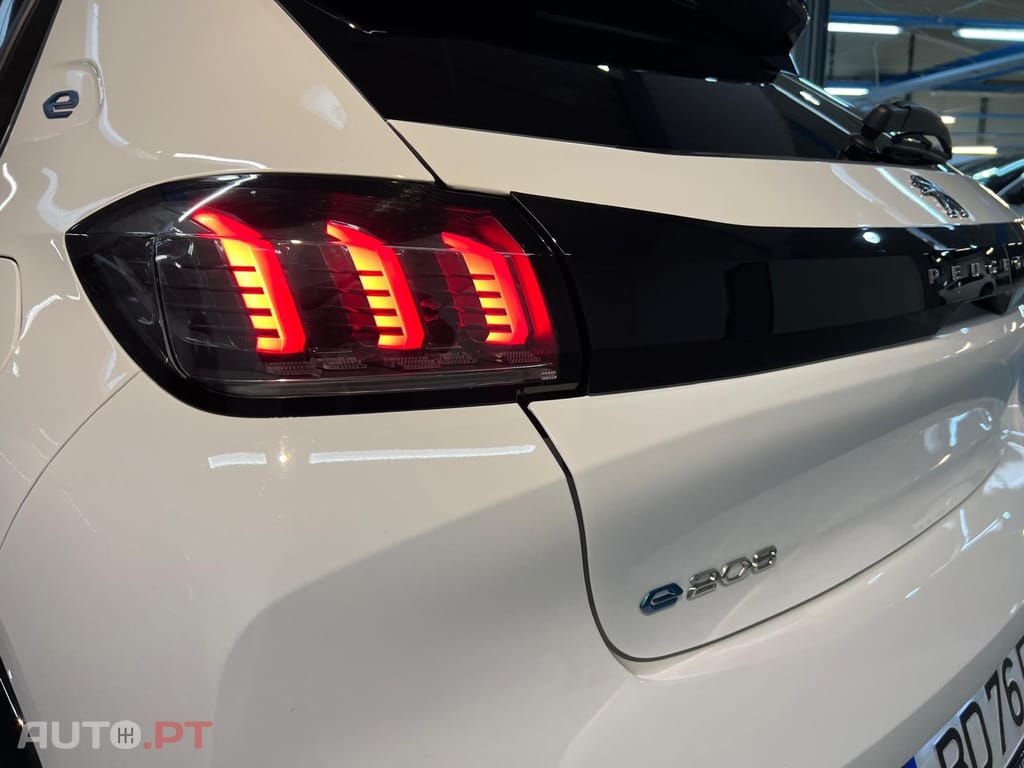 Peugeot E-208 50 kWh Allure Pack