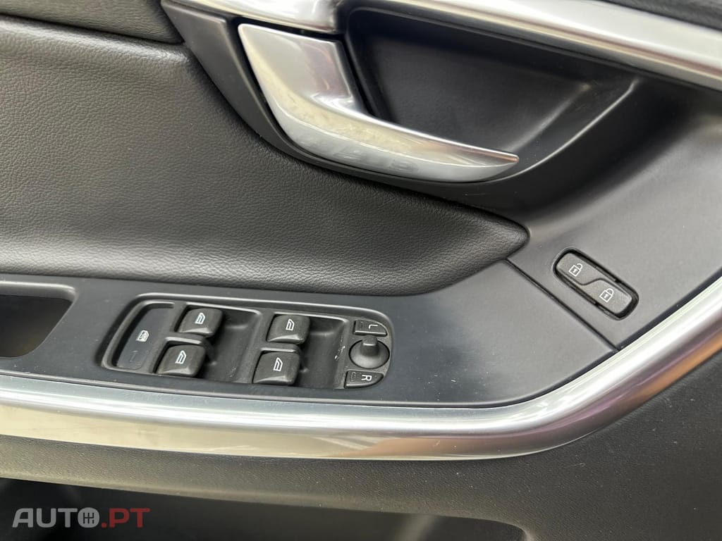 Volvo XC60 2.0 D4 R-Design Momentum