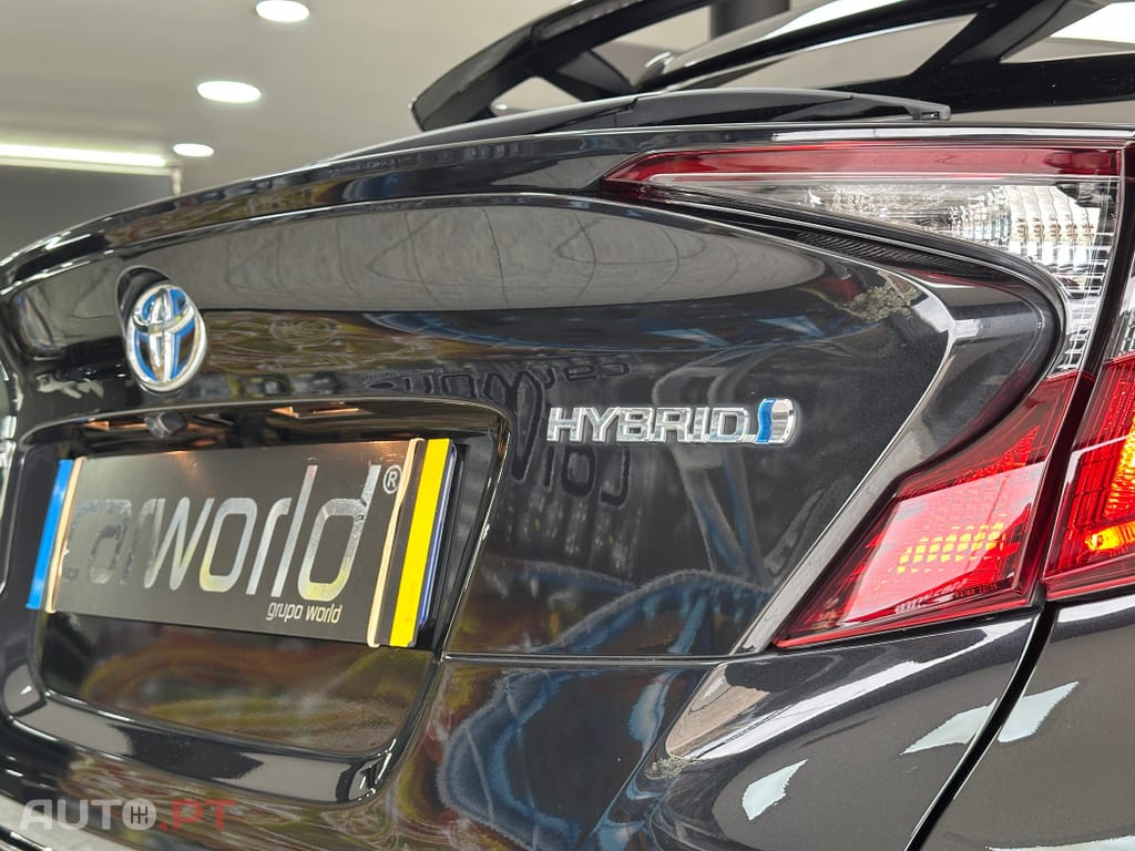 Toyota C-HR 2.0 Hybrid Square Collection