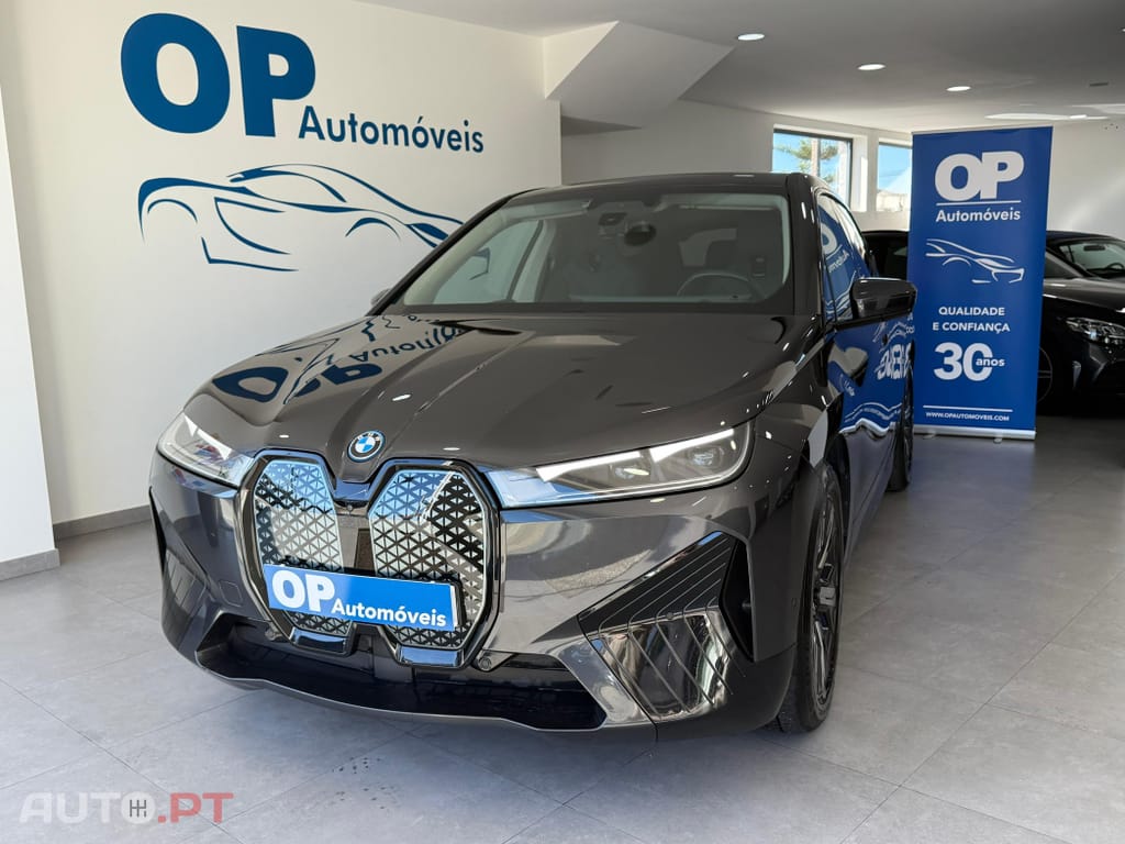 BMW iX xDrive 40 Pack Desportivo