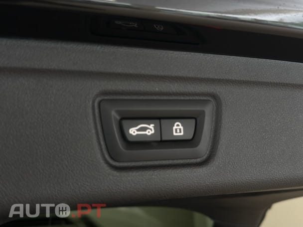 BMW 330 e Pack M Auto — fotografia 12
