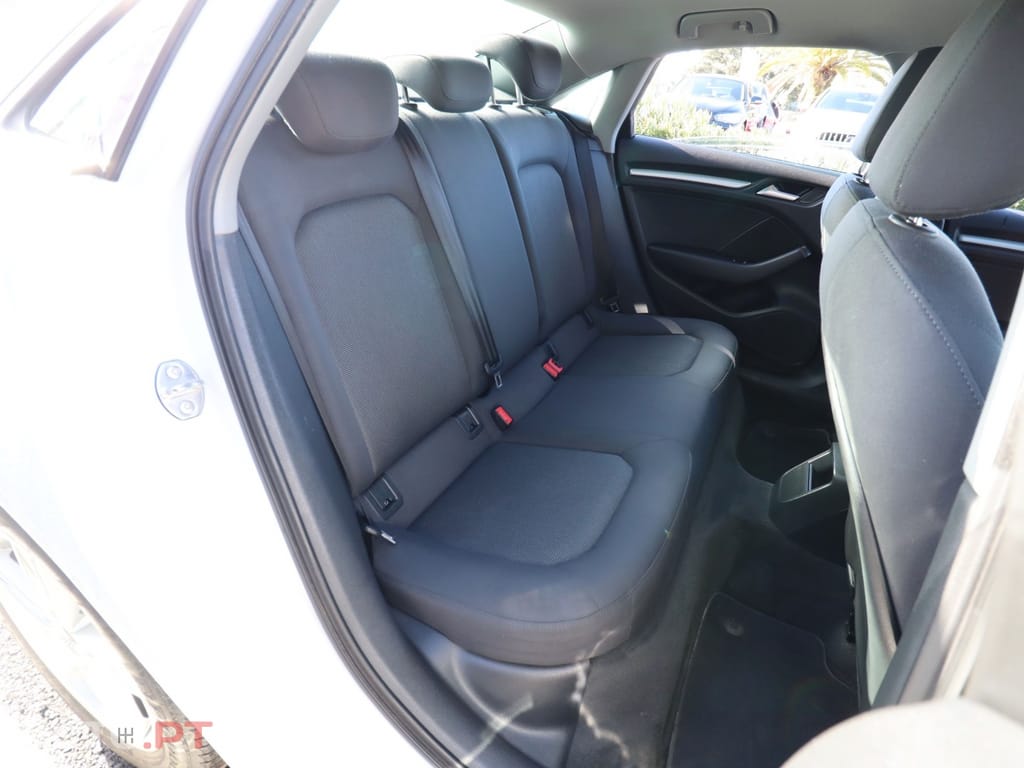 Audi A3 1.6 TDI Design — fotografia 11