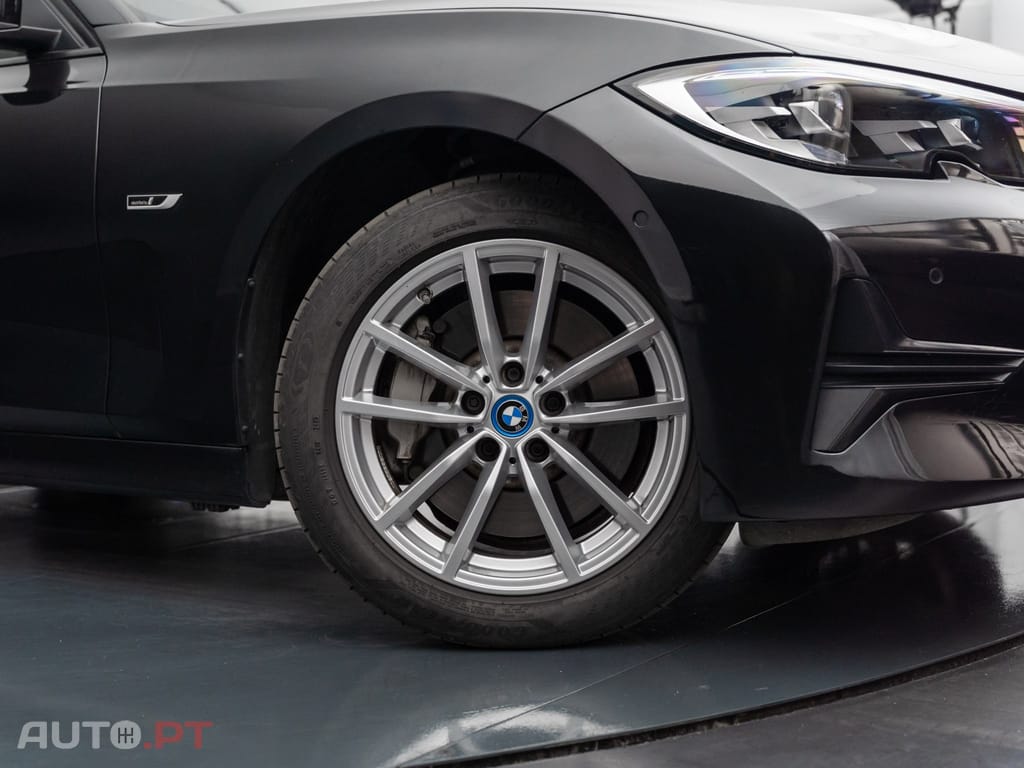 BMW 330 e Auto