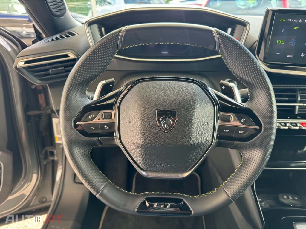 Peugeot 2008 1.2 PureTech GT EAT8