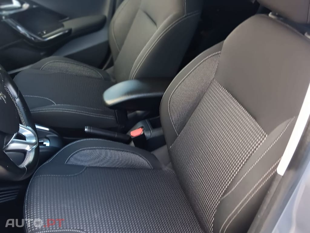 Peugeot 208 1.2 Allure EAT6