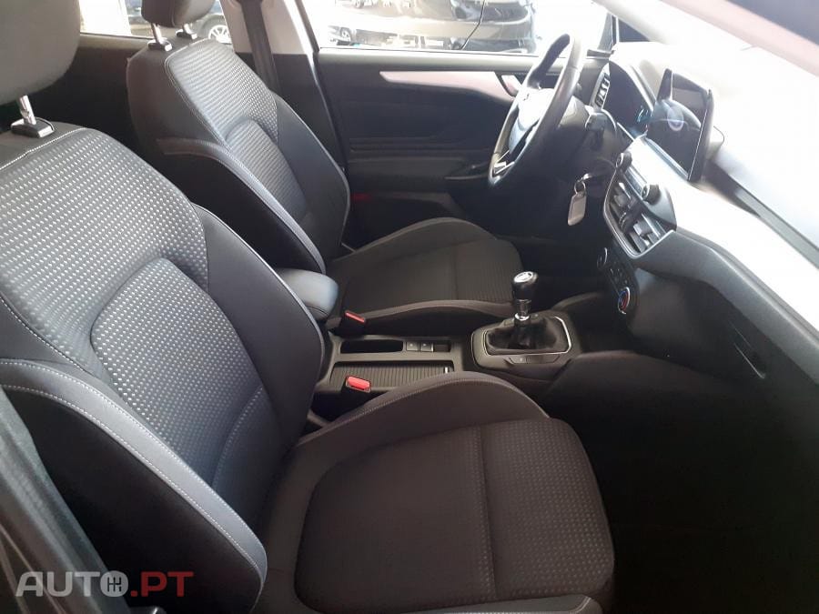 Ford Focus SW 1.5 TDCi EcoBlue Business — fotografia 27