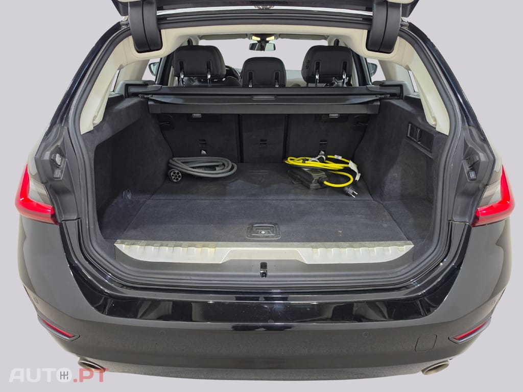 BMW 320 Plug-In Hybrid I.V.A DEDUTIVEL 