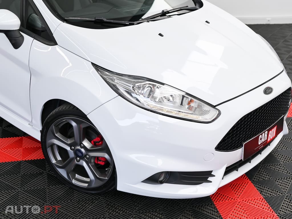 Ford Fiesta 1.6 EcoBoost c/ Pack Pele Desportiva ST