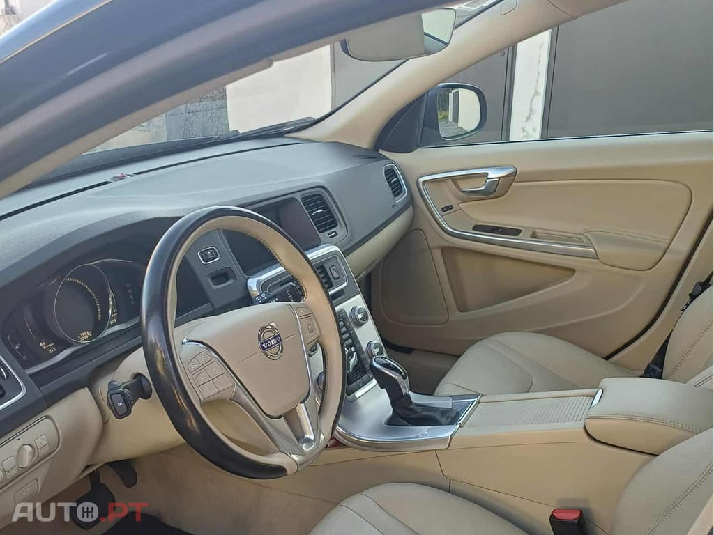 Volvo V60 2.0 D5 225cv Summum Geartronic 8vel