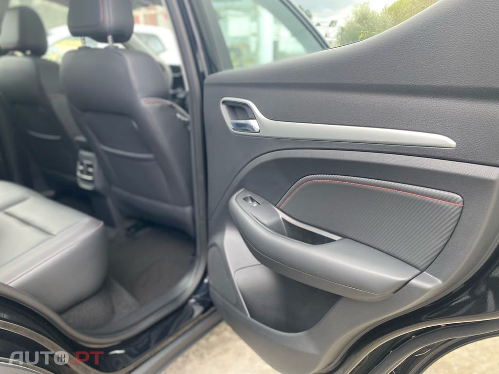 MG ZS EV 72.6 kWh Luxury OBC 11 kW