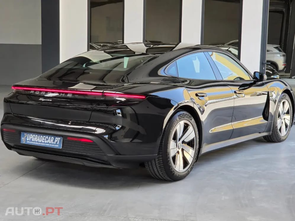 Porsche Taycan 4