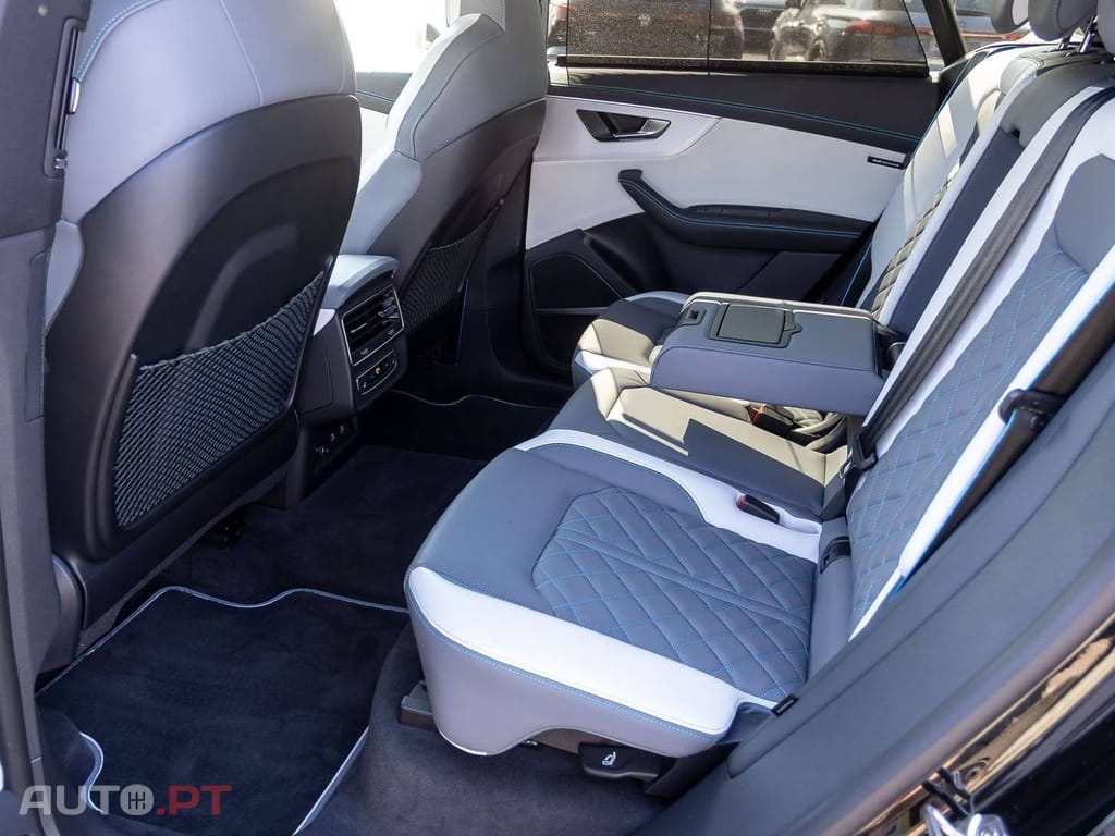 Audi Q8 60 TFSIe S line Matrix