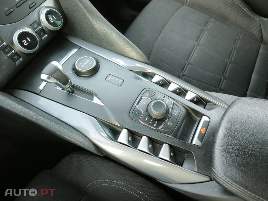 Citroen DS5 2.0 HDi Hy4 So Chic CMP6 88g