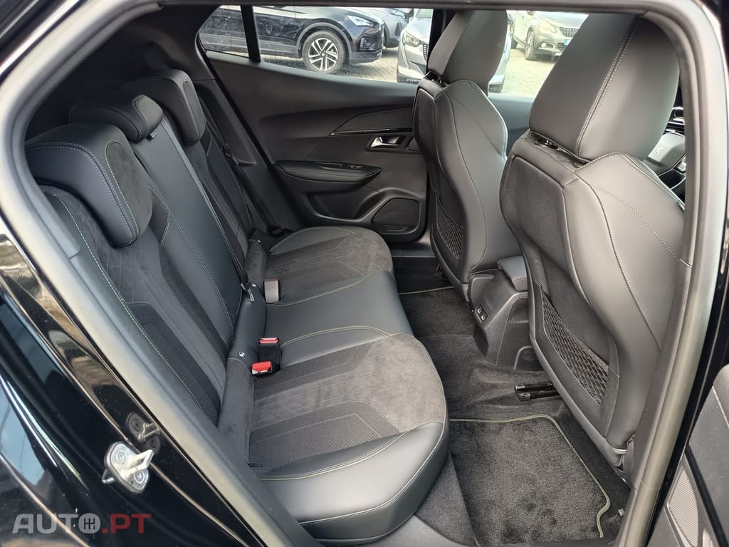 Peugeot E-2008 50 kWh GT