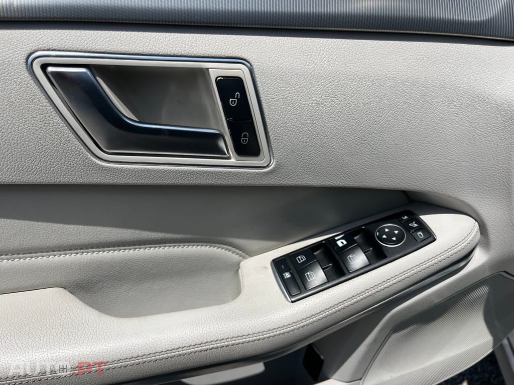 Mercedes-Benz E 300 BlueTEC Hybrid Avantgarde