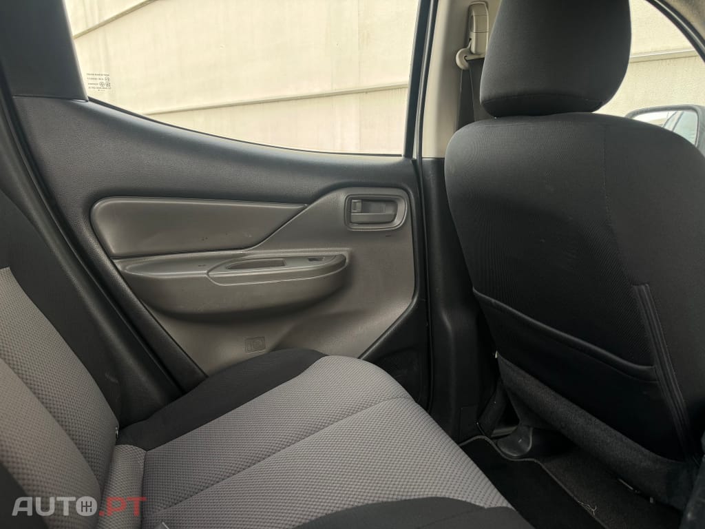 Mitsubishi L200 2.4 DI-D CD Campera 4WD