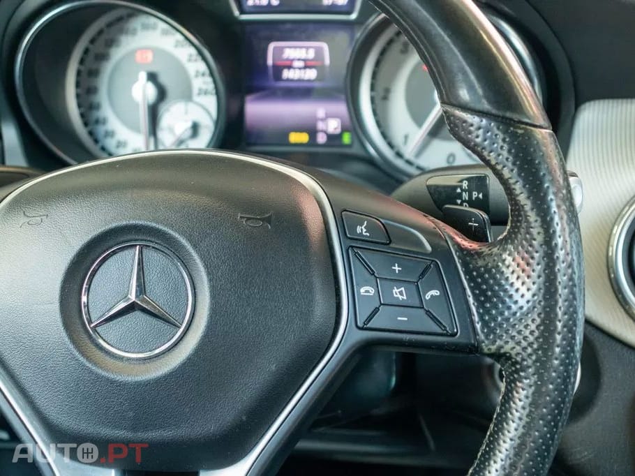 Mercedes-Benz GLA 220 CDI 4Matic 7G-DCT Style