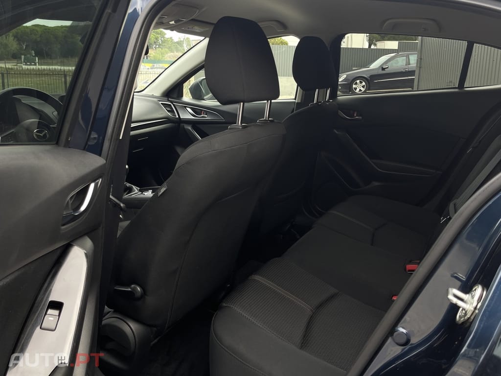 Mazda 3 1.5 Sky-D Excellence Navi