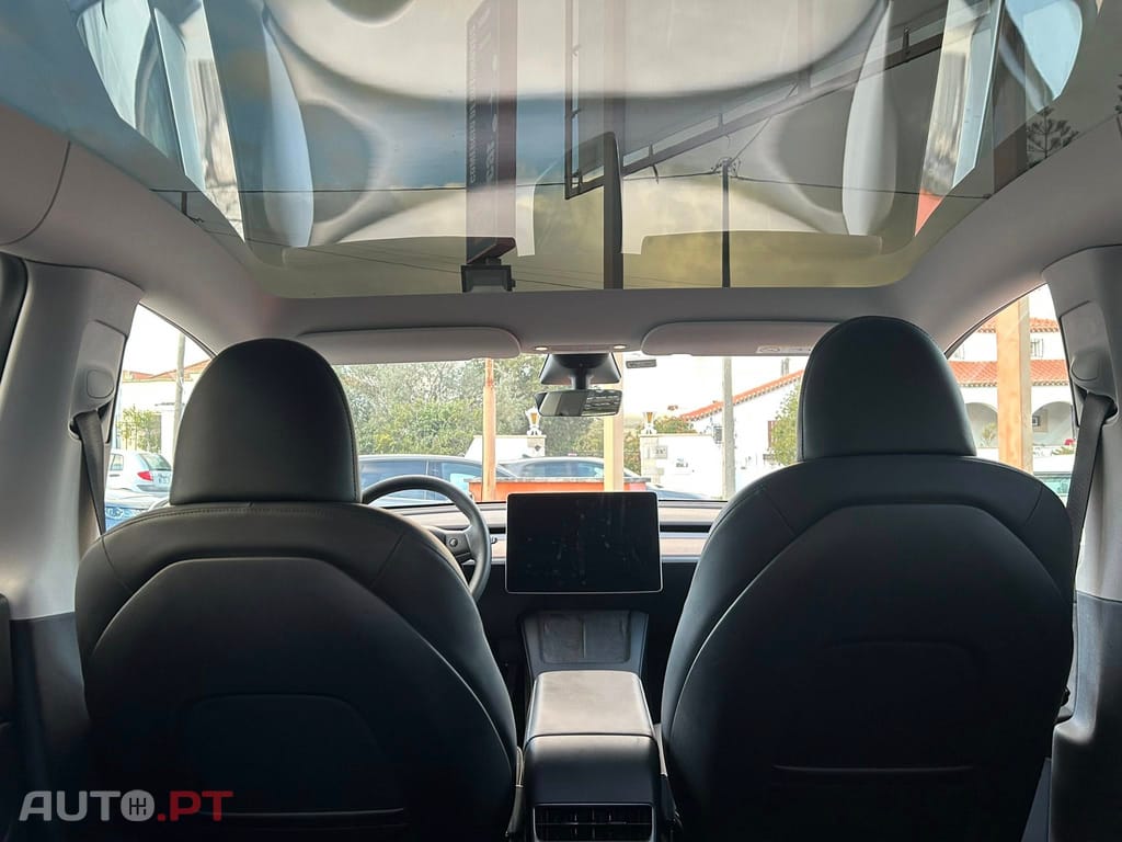 Tesla Model Y Standard RWD