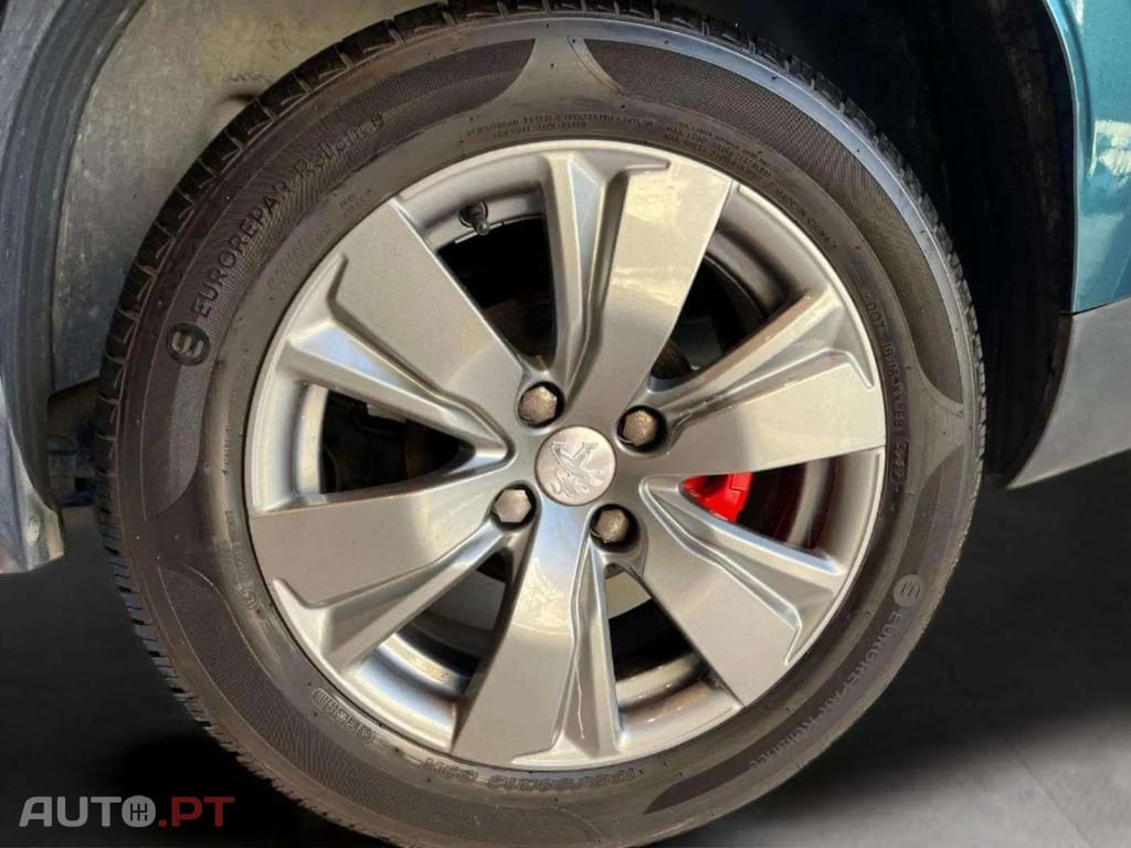 Peugeot 2008 1.2 e-VTi Style