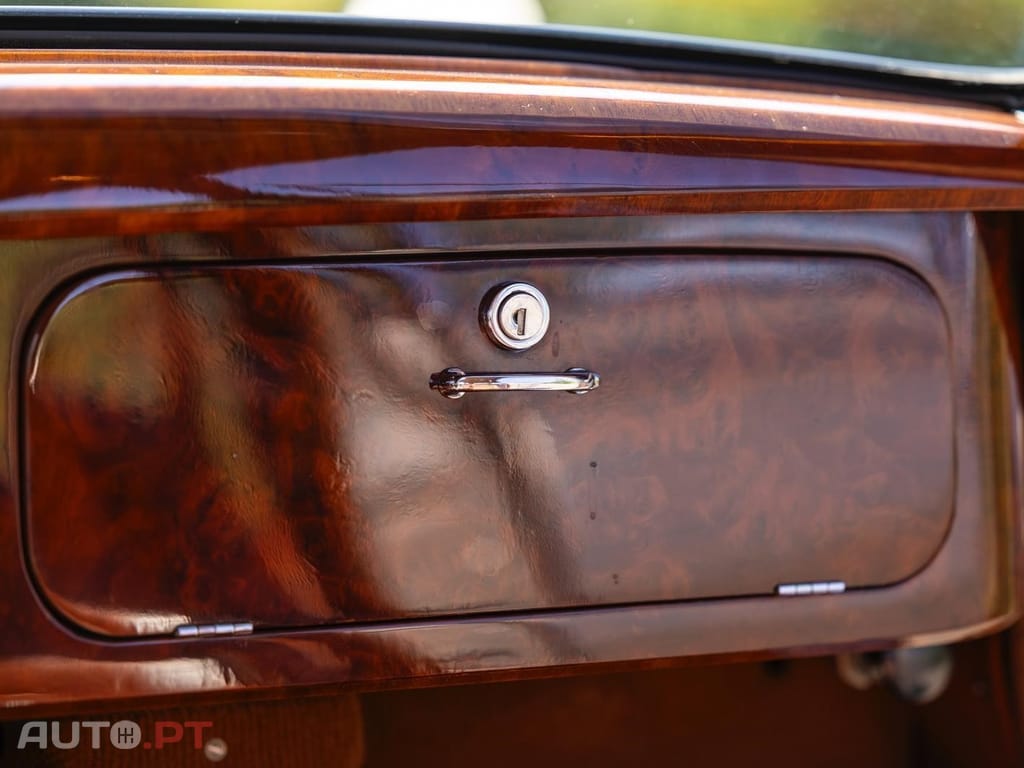 Jaguar S-Type 3.8