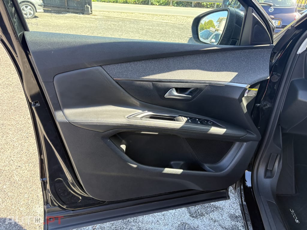 Peugeot 3008 1.2 PureTech Allure EAT8