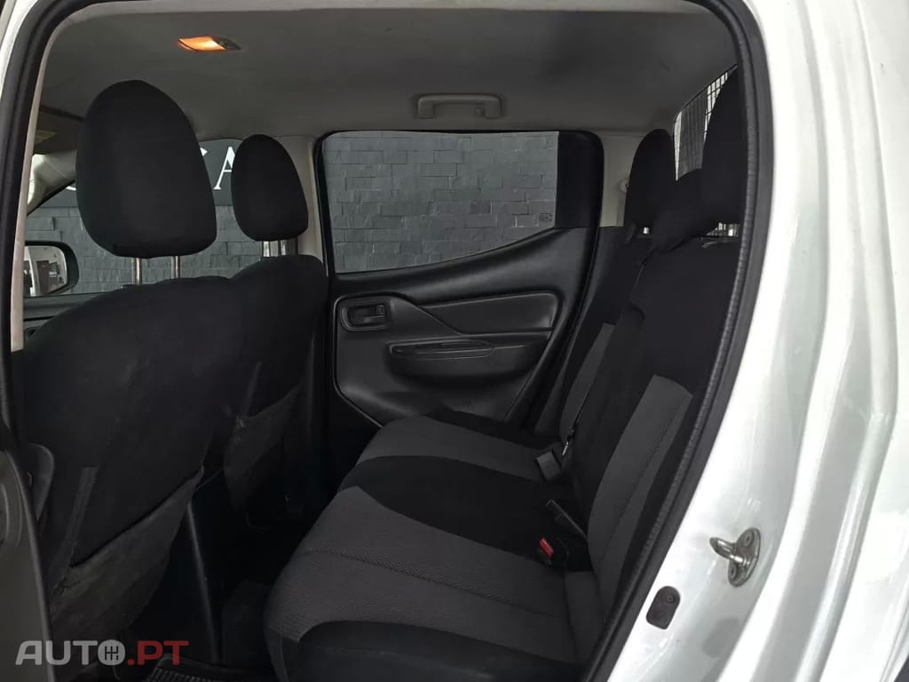 Mitsubishi L200 2.4 DI-D CD Invite 4WD