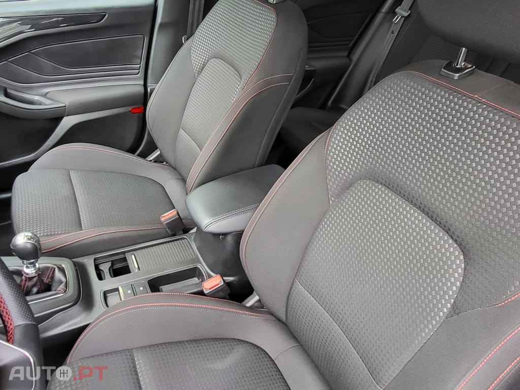 Ford Focus SW 1.0 EcoBoost MHEV ST-Line X