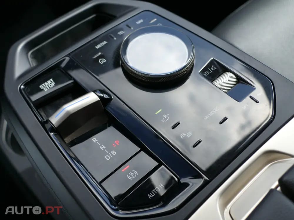 BMW iX xDrive 40 Pack Desportivo