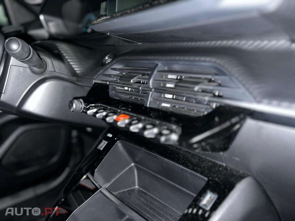 Peugeot E-2008 50 kWh Allure