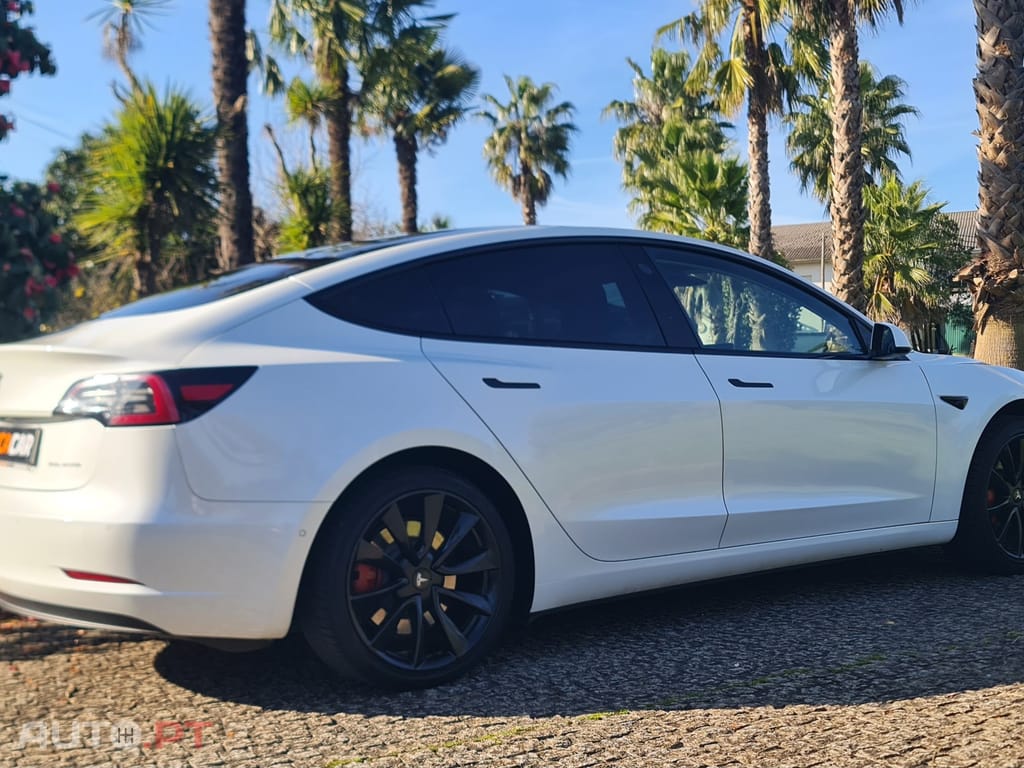 Tesla Model 3 Long-Range Dual Motor AWD