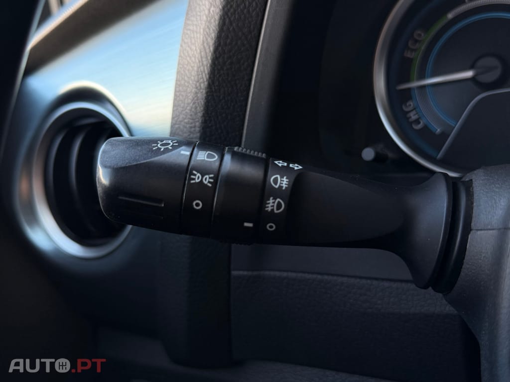 Toyota Auris Outro
